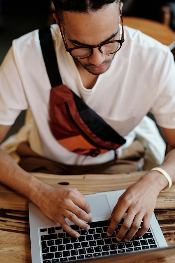 Sac bandoulière convertible homme : le compagnon idéal !